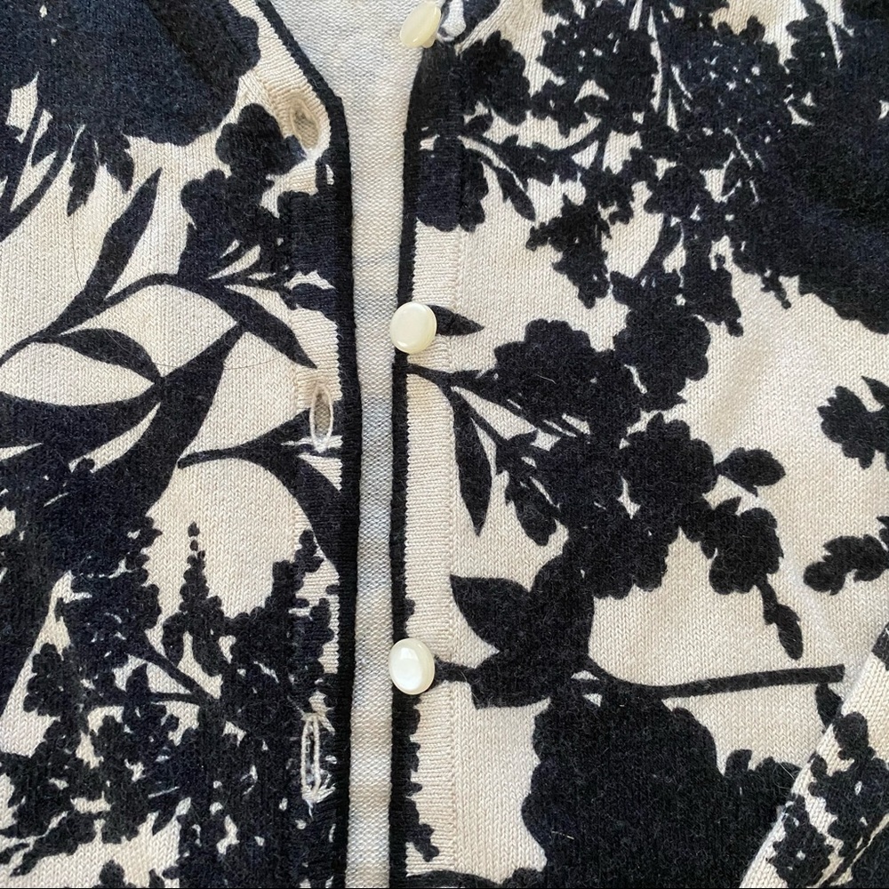 ⭐️3/$25 Ann Taylor Petites Cashmere Silk Blend 3/4 Sleeve Cardigan Sz MP - Picture 3 of 9